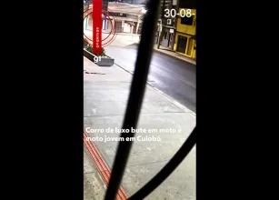 Entregador morre ap�s carro de luxo bater em sua moto