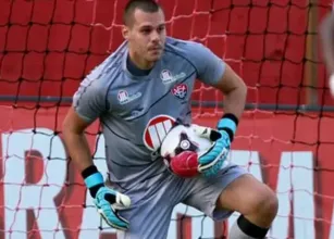 Ex-goleiro do Vit�ria, Deola, busca emprego como treinador no LinkedIn