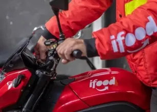 iFood descobre que ex-funcion�rio passava segredos para concorrente Keeta