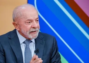 Lula promete transformar 138 pres�dios em supercadeias e pede ajuda do Senado