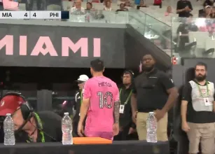 Messi sente dor na perna, sai do jogo e preocupa Argentina para a Copa do Mundo
