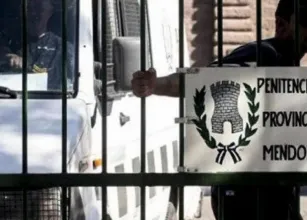 Filho � preso na Argentina por deixar pai de 72 anos morrer de fome
