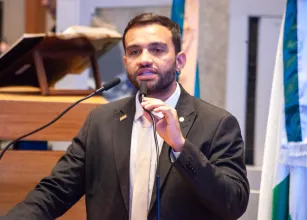 Deputado cobra explica��es sobre banco ap�s suspeita de uso de dinheiro p�blico