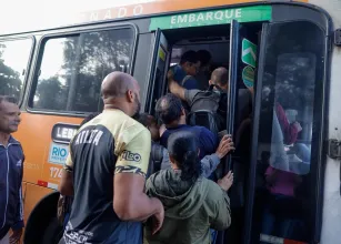 Motoristas de �nibus e empresas do Rio tentam acordo pela quinta vez no TRT