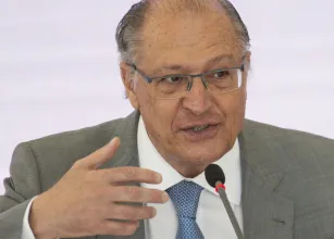 Alckmin diz que bolsonarismo est� encurralado com Fl�vio