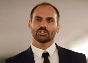 Eduardo Bolsonaro envia v�deo � conven��o do PL e diz que irm�o vai soltar Jair Bolsonaro