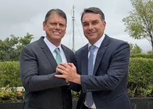 Tarc�sio promete apoio total a Fl�vio na campanha