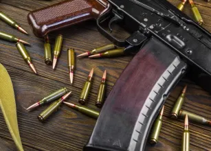 Brasil apreende 100 mil armas por ano, mas crime muda de jeito