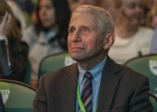 Senado dos EUA pode processar Fauci por se calar sobre Covid