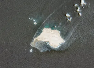 Ir� e Om� fecham acordo para nova rota de navios no Estreito de Ormuz