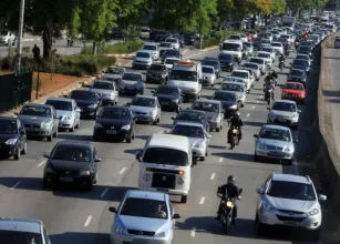 Licenciamento de carro em agosto: veja quem precisa pagar e como regularizar