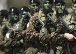 Milei libera entrada de militares brasileiros mesmo com crise com Lula