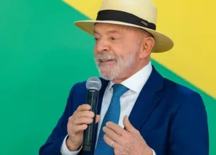 Lula chama Trump de 'meu amigo' e promete enviar dados sobre queda no desmatamento