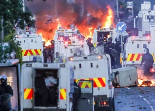 Nova fac��o paramilitar na Irlanda planeja ataque violento para expulsar imigrantes, alertam servi�os de intelig�ncia