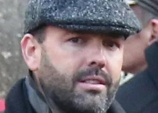 Anel de seguran�a montado para Daniel Kinahan: atiradores nos telhados e vans � prova de bombas