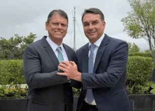 Fl�vio Bolsonaro se une a Tarc�sio, Nunes e Nikolas em Barretos para fortalecer campanha no Sudeste
