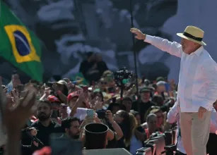 Lula abre campanha em S�o Bernardo com discurso nost�lgico e cr�ticas � direita