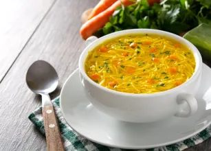 Sopa pode ser jantar? Veja o que diz a nutricionista e como montar um prato saud�vel