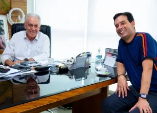 Deputado discute PEC que muda escala 6x1 para 5x2 no Senado