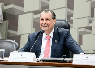 Relator da PEC da escala 6x1 no Senado mant�m texto aprovado na C�mara