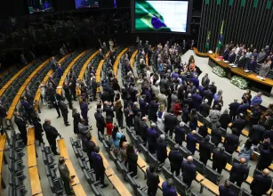 C�mara deve decidir sobre 'taxa das blusinhas' nesta segunda