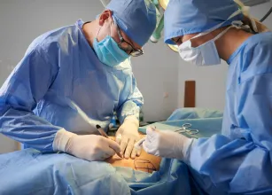 Cirurgi�es pl�sticos enfrentam press�o para transformar pacientes em r�plicas 'perfeitas' de IA