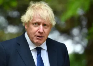 Boris Johnson critica ataque russo a trem na fronteira da Ucr�nia e pede mais armas
