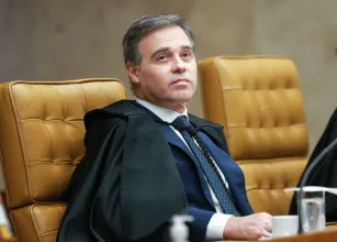 Mendon�a e Fux denunciam 'PF paralela' em julgamento que pode investigar Moraes