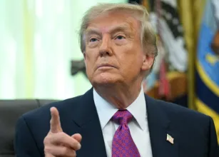 Trump e Dinamarca firmam acordo para controle militar de Groenl�ndia