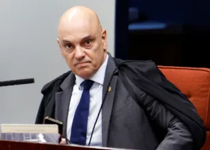 Ex-banqueiro do Master manda priorizar voo da mulher de Moraes e abre pol�mica em v�deo
