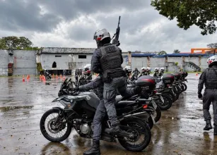 PM prende suspeitos de roubo e facada no primeiro dia do novo batalh�o com motos em SP