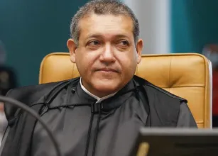 Bolsonaro desiste de tentar ficar fora da pris�o ap�s poucas horas de recurso