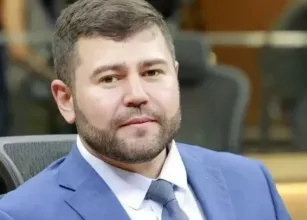 Deputado Amilton Filho morre ap�s carro bater em caminh�o na rodovia BR-050