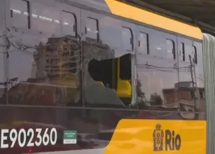 Bala perdida mata passageiro de �nibus durante opera��o policial no Rio