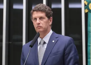 Fl�vio e Tarc�sio se aproximam de Salles e irritam aliados do prefeito Nunes em S�o Paulo