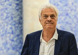 Pedro Bial revela que sofre com doen�a grave nos pulm�es causada por cigarro