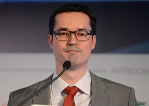 TSE adia decis�o sobre mandato de Deltan Dallagnol no Senado