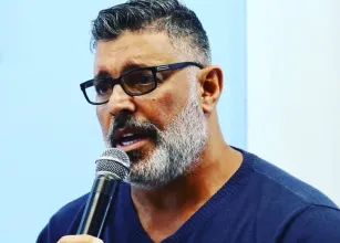 Alexandre Frota fica chateado ao ver Maur�cio Mattar rindo de seu apoio a Lula