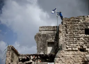 Diplomatas dos EUA visitam vila palestina ap�s ataques de colonos a europeus e jornalista