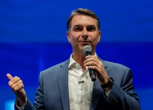 Fl�vio Bolsonaro pede a Moraes acesso a inqu�rito sobre lavagem de dinheiro