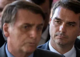 Bolsonaro fica chocado com derrota do filho e teme pris�o de Fl�vio
