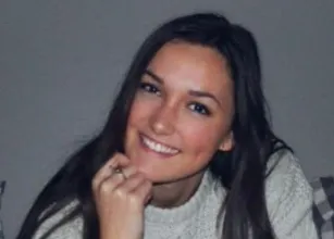 Professora de educa��o especial � presa por manter rela��es sexuais com aluno adolescente e enviar fotos �ntimas