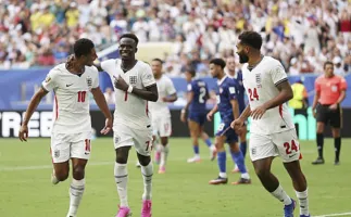 Inglaterra supera Fran�a em jogo de dez gols e conquista terceiro lugar na Copa