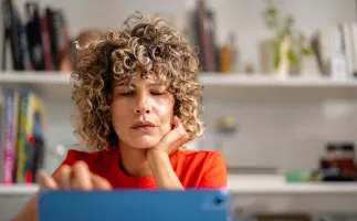 Norton alerta sobre o impacto da IA na desinforma��o e explica como identificar fake news