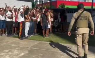 Torcedor morre em briga entre torcidas de Bahia e Vit�ria