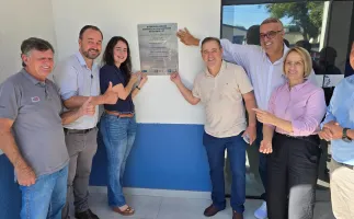 Dr. Eug�nio prestigia entrega da sede reformada da Empaer em �gua Boa