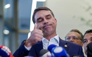 Pesquisa mostra que 88% dos eleitores de Fl�vio Bolsonaro querem que ele continue na disputa pela presid�ncia