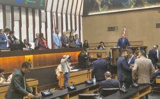 AL-BA aprova abono para professores e convers�o de licen�a-pr�mio em dinheiro para servidores