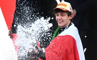 Antonelli vence corrida cheia de puni��es em M�naco e v� Russell em 14�