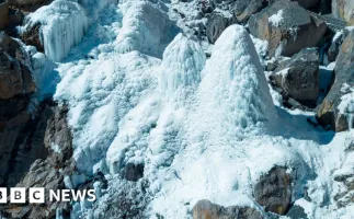 Pir�mides de gelo artificiais salvam vilarejos nas montanhas da �ndia